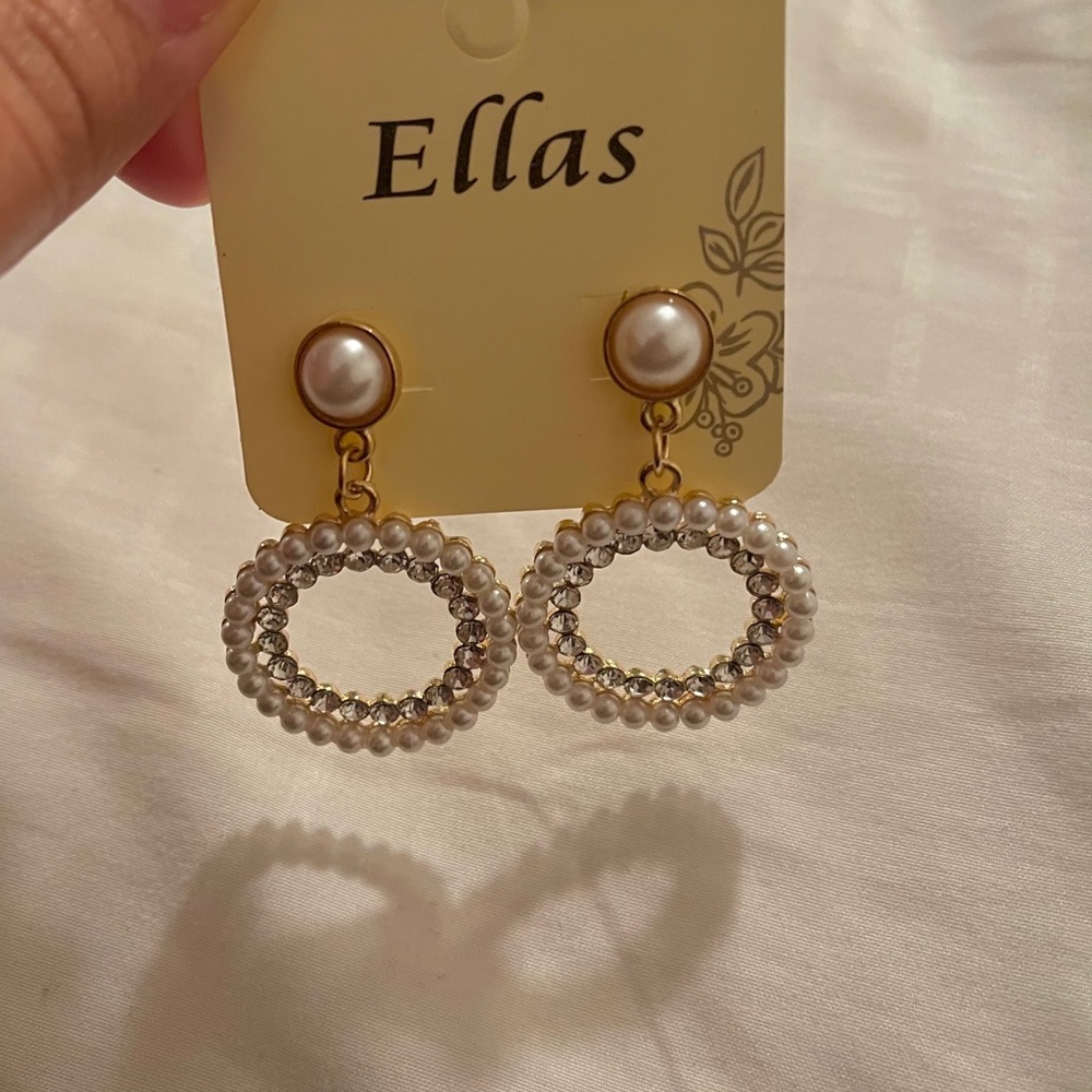I sell new earrings
